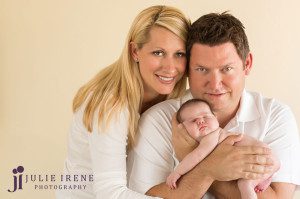 parent photo newborn baby girl