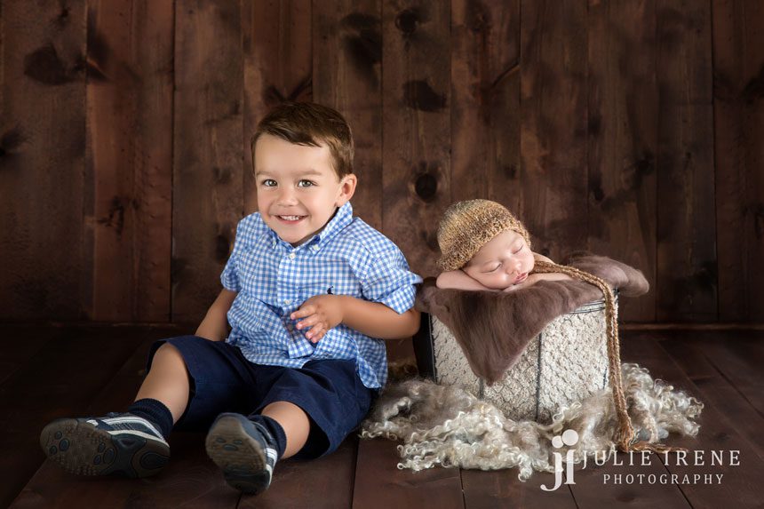 siblings brothers newborn photography