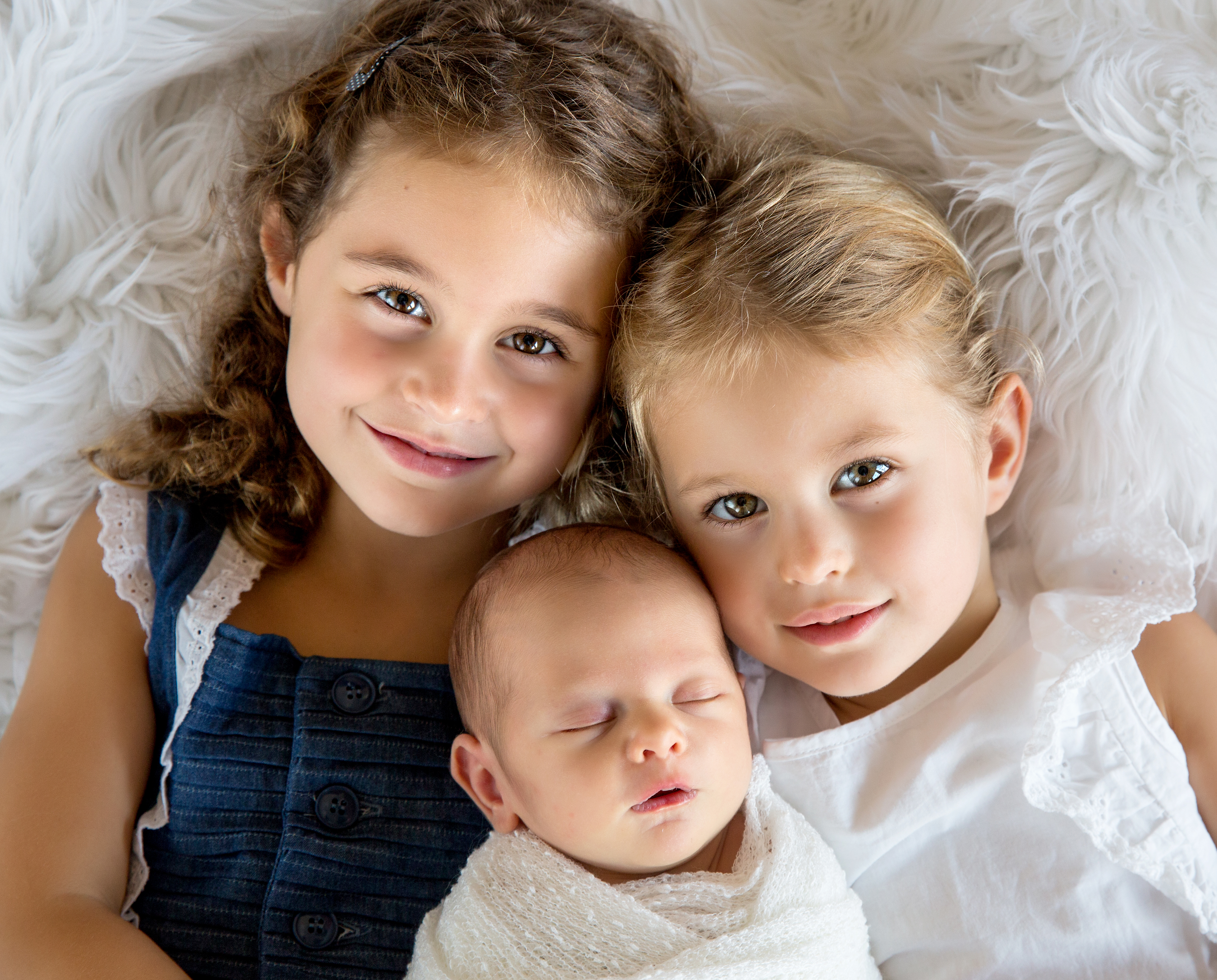 sisters siblings newborn baby photography