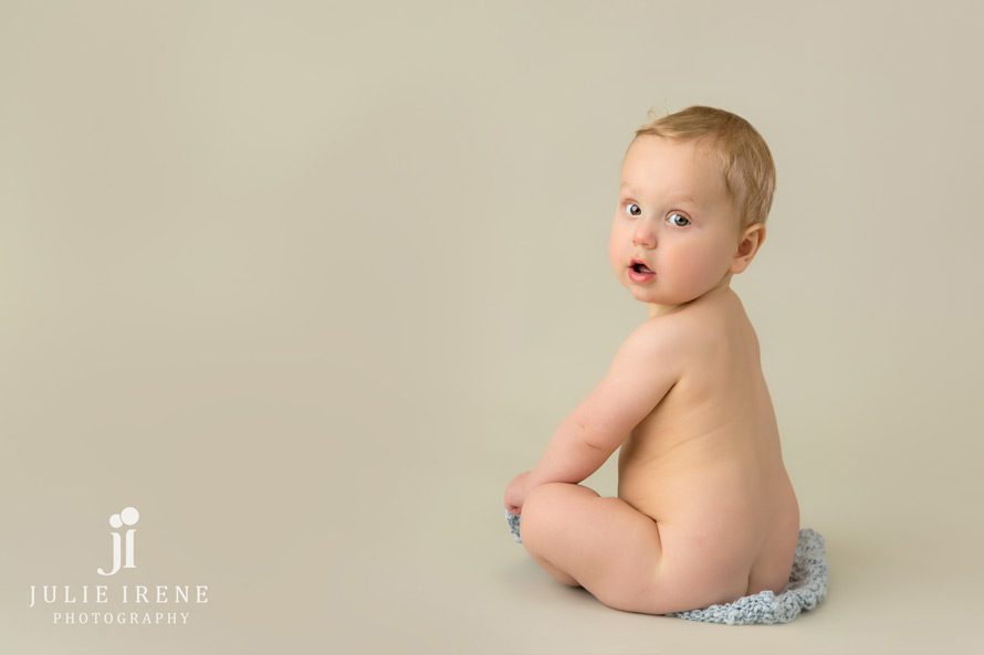 8 month baby photo portrait session ezra