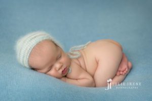 tushy pose newborn photography julie irene