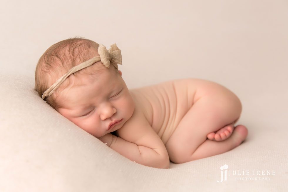 tushy pose newborn photography julie irene