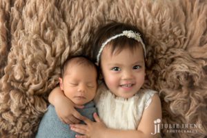 young sibling newborn photography julie irene