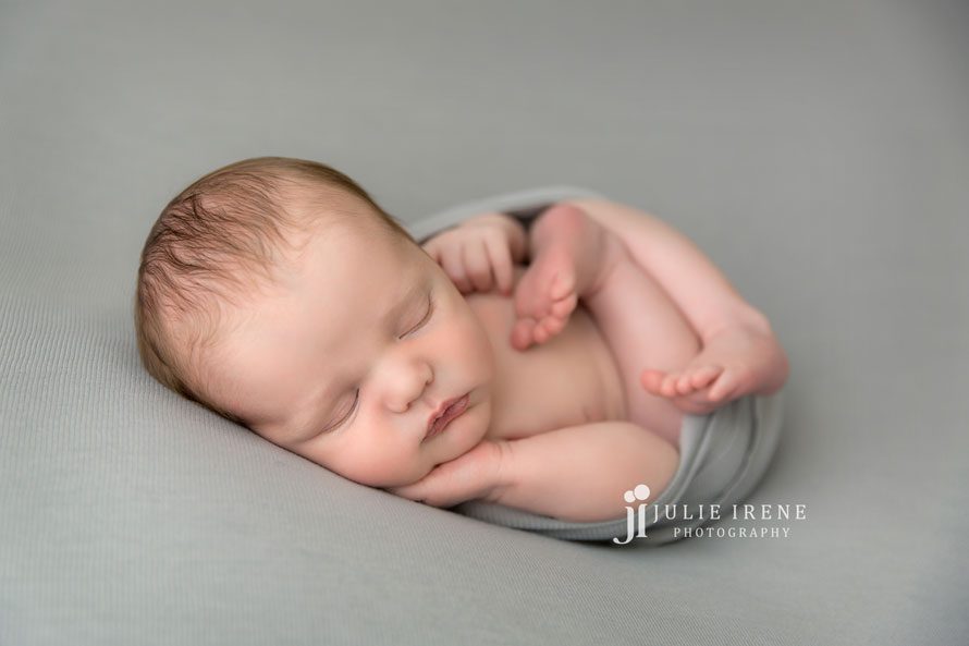 casual modern newborn photography julie irene