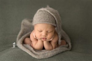 professional newborn photographers