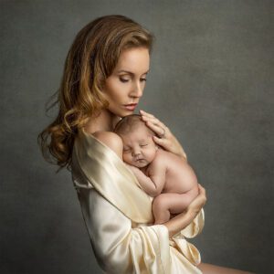 stunning newborn portrait with mom